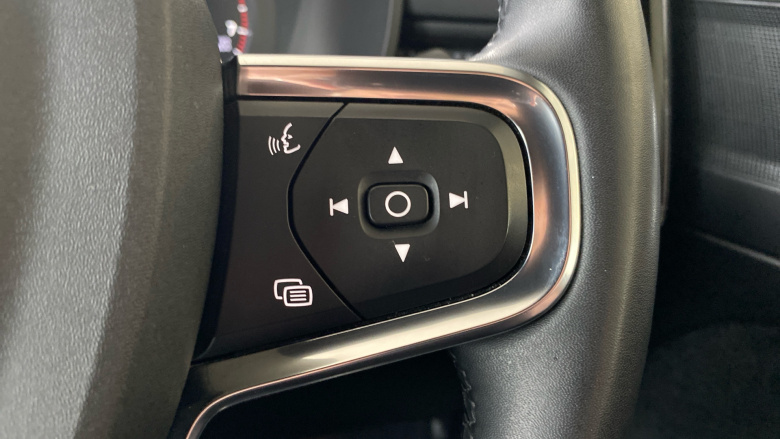 Volvo Xc40 2.0 B4P R DESIGN Pro 5dr Auto [7 speed] Petrol Estate